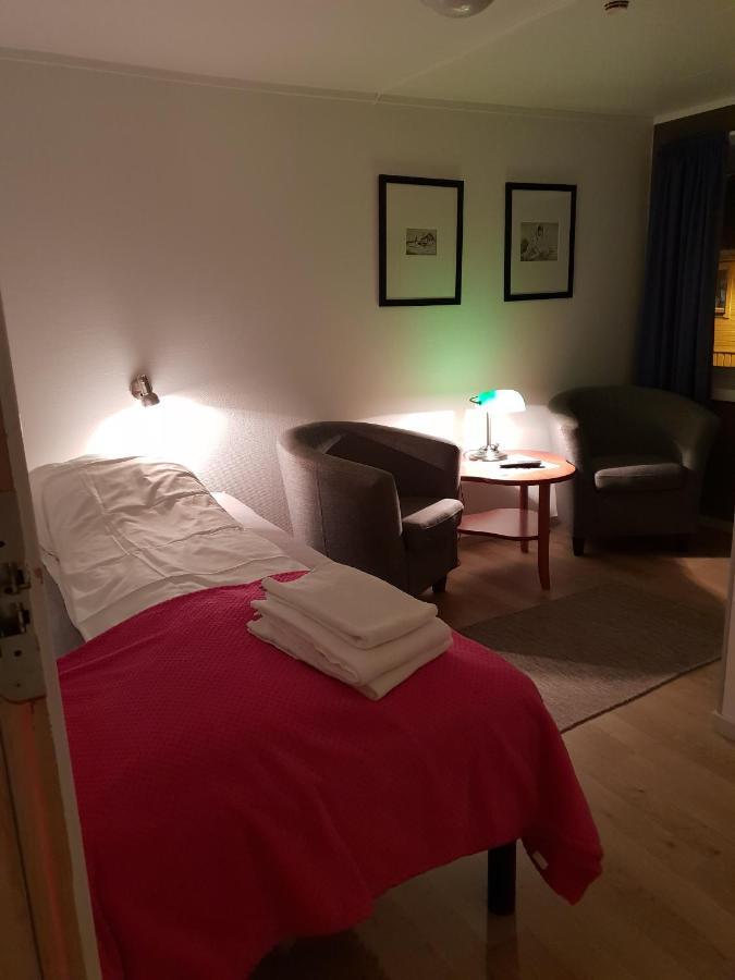 Henriksen Gjestestue Sørkjosen Eksteriør billede